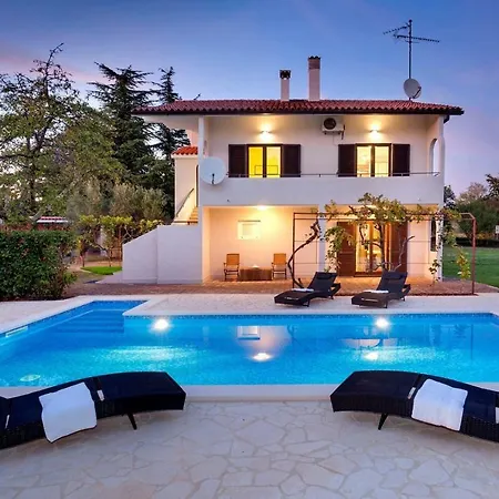 With Private Pool And Large Garden Apartment