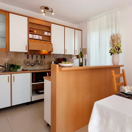 With Private Pool And Large Garden Apartamento