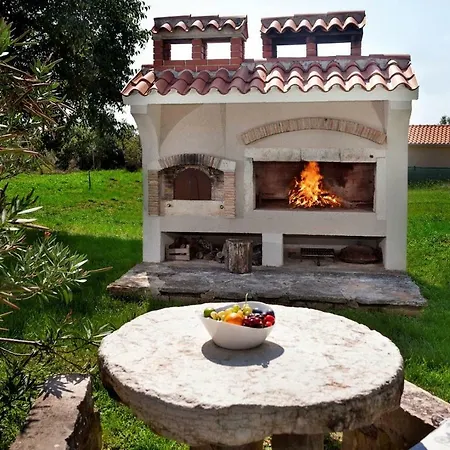Apartment With Private Pool And Large Garden *