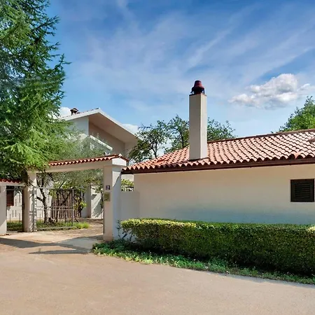 Apartman With Private Pool And Large Garden Nova Vas (Porec)