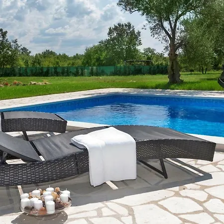 Apartment With Private Pool And Large Garden *