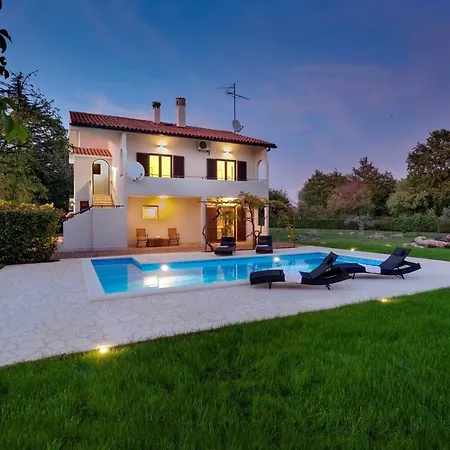 Apartment With Private Pool And Large Garden