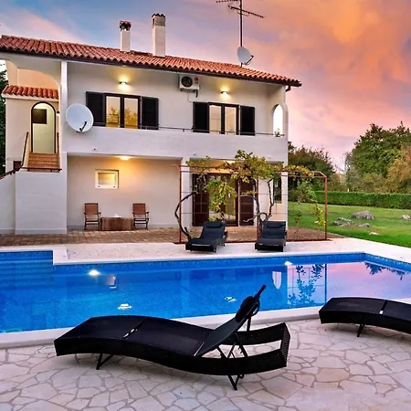 Apartman With Private Pool And Large Garden *