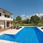 Apartament With Private Pool And Large Garden *