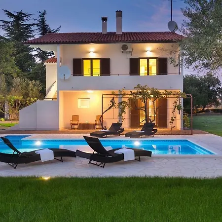 Daire With Private Pool And Large Garden *
