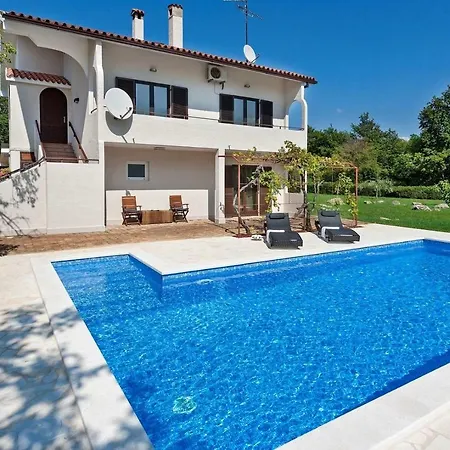 Apartman With Private Pool And Large Garden