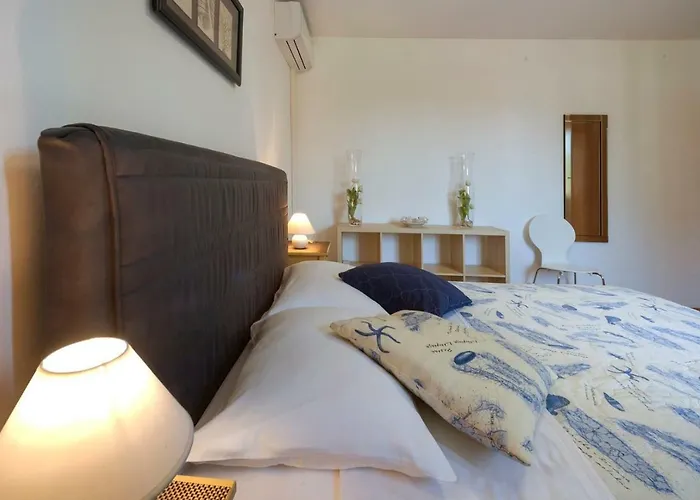 아파트 With Private Pool And Large Garden