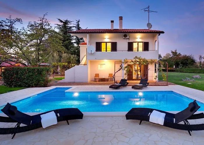 With Private Pool And Large Garden Apartamento