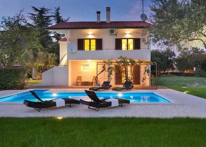 아파트 With Private Pool And Large Garden *