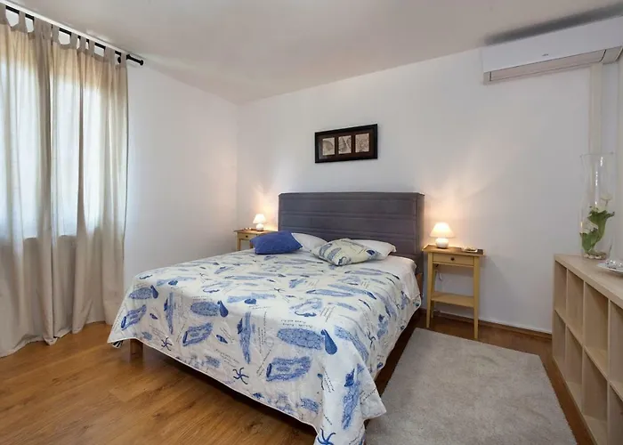 아파트 With Private Pool And Large Garden *