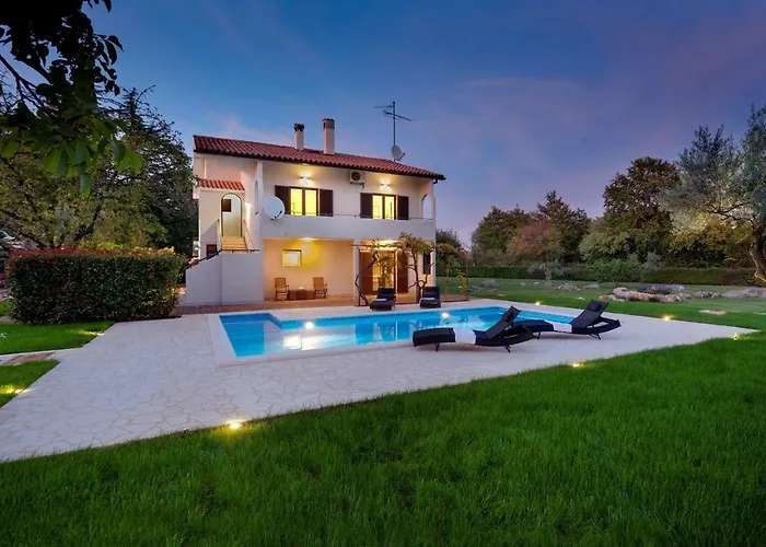 アパート With Private Pool And Large Garden