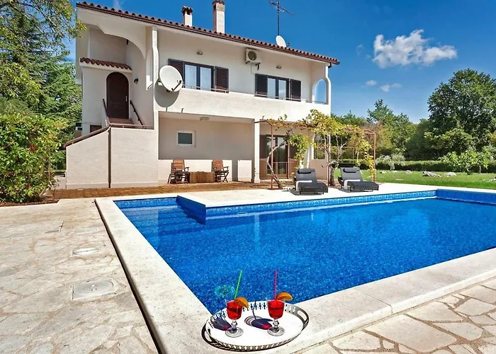 With Private Pool And Large Garden アパート